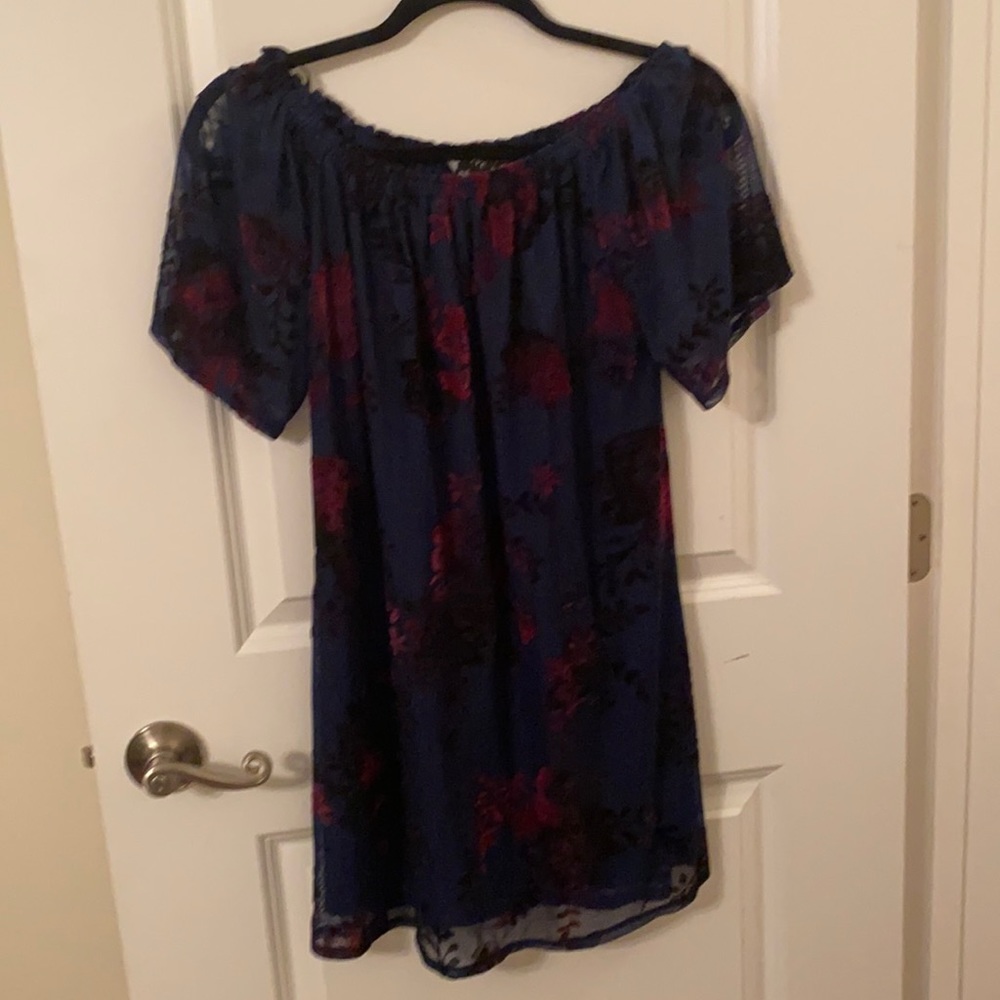 Beautiful off shoulder dress with velvet details